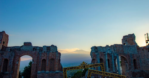 Old ruin building against sky