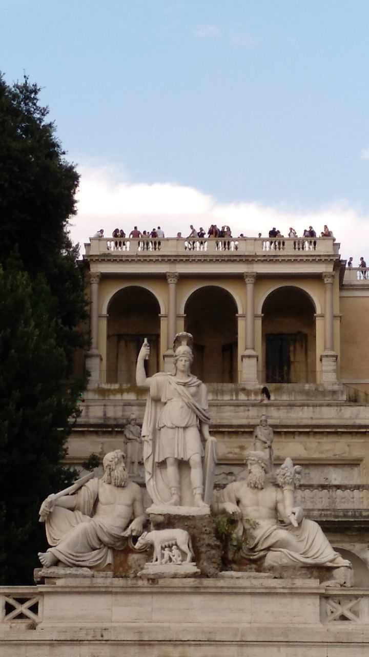 STATUE OF HISTORIC BUILDING