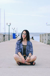 Lifestyle portrait. beautiful asian woman relaxing in sunny day at beach. summer. sea. travel