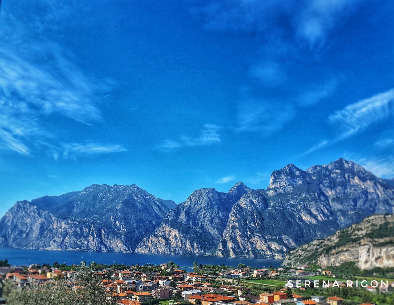 SCENIC VIEW OF BUILDINGS AND MOUNTAINS AGAINST SKY