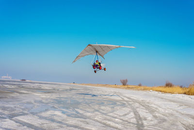 White sport hang glider on an ice field