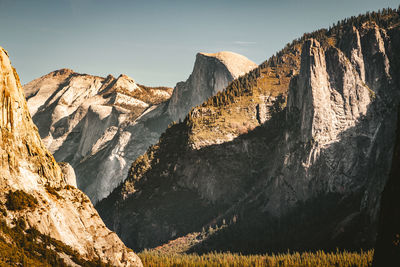 Most famous mountains inside yosemite nationalpark, california. el capitan and half dome.