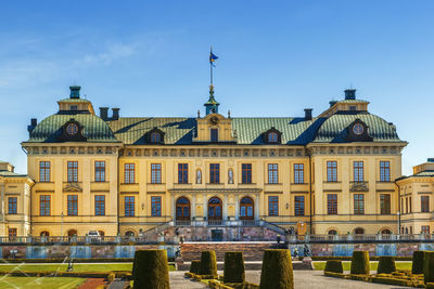 The drottningholm palace is the private residence of the swedish royal family in stockholm, sweden