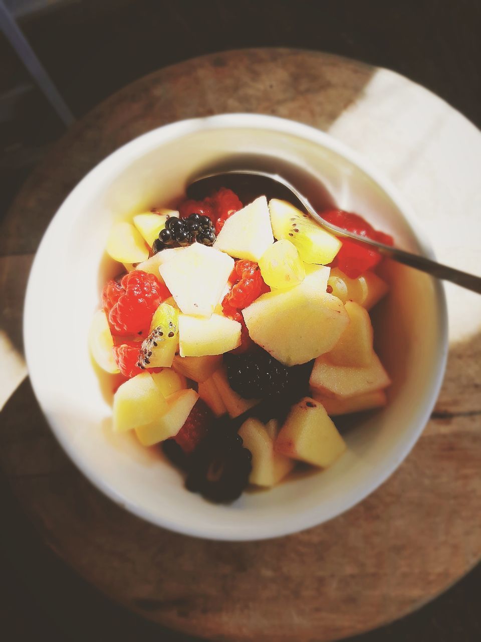 HIGH ANGLE VIEW OF BREAKFAST IN BOWL ON TABLE