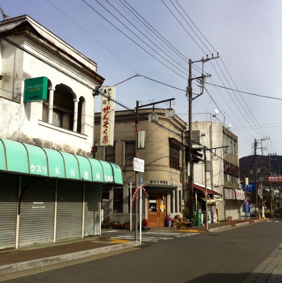 building exterior, architecture, built structure, power line, electricity pylon, cable, street, power supply, electricity, house, transportation, residential structure, residential building, clear sky, road, sky, power cable, city, fuel and power generation, day