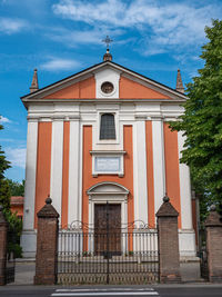 Facade of the church of san giacomo apostolo in cadè in the province of reggio nell'emilia, italy.