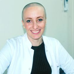 Close-up portrait of a smiling young woman