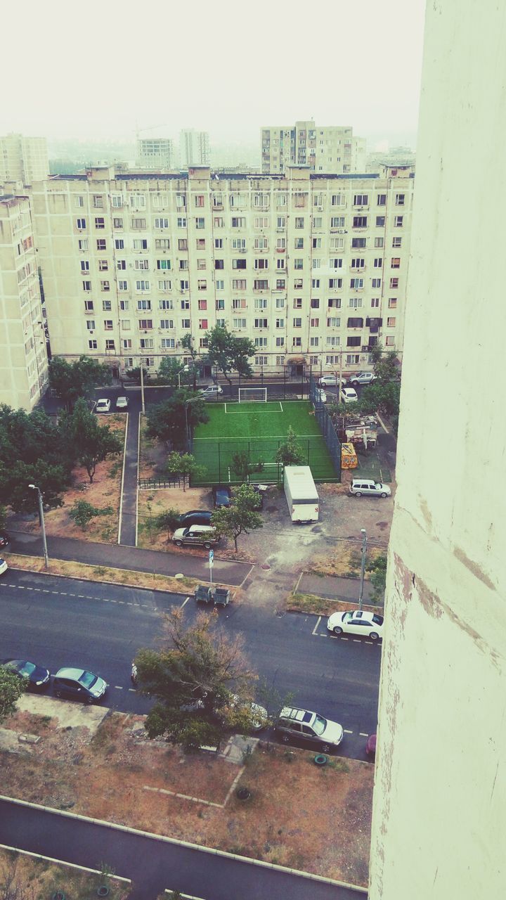 HIGH ANGLE VIEW OF BUILDINGS AND STREET IN CITY