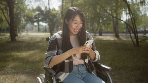 Portrait of young woman sitting on field