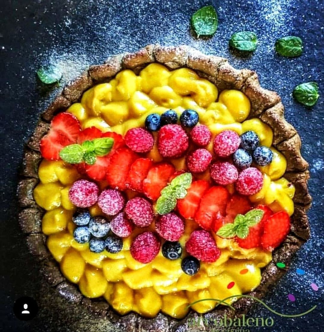 food, food and drink, berry fruit, fruit, healthy eating, strawberry, freshness, raspberry, directly above, indulgence, dessert, blueberry, ready-to-eat, sweet food, sweet, kiwi - fruit, cake, multi colored, indoors, no people, temptation, fruitcake, tart - dessert, breakfast, baked pastry item, ripe, powdered sugar