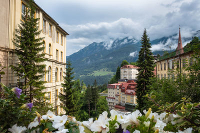 Scenic view of buildings and mountains against sky in bad gastein