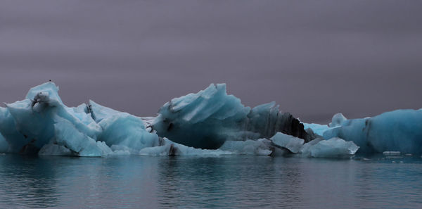Idyllic shot of glaciers in jokulsarlon against sky