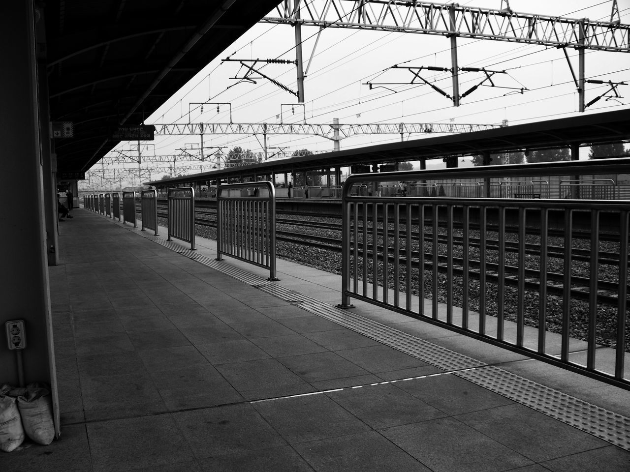 LOW ANGLE VIEW OF RAILROAD STATION PLATFORM