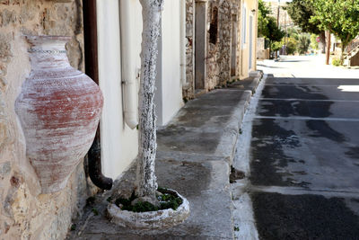 Narrow alley amidst buildings in city