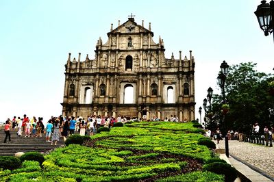 Tourists in front of building