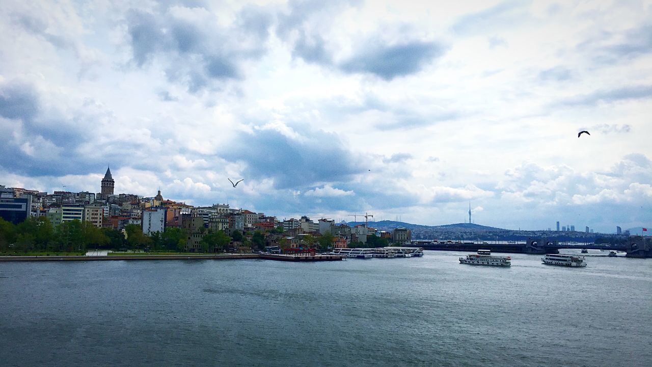 VIEW OF BUILDINGS AT WATERFRONT