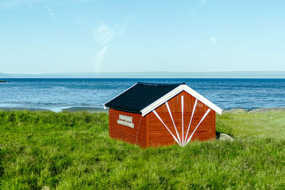 Lifeguard hut on beach against sky