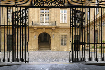 Entrance gate at the hôtel de ville, aix-en-provence, france