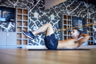 A man doing abdominal crunches in a gym