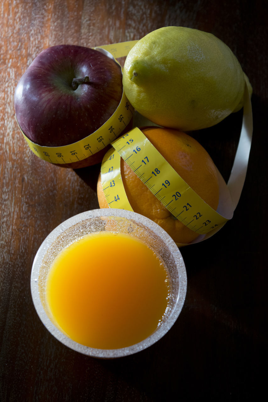 CLOSE-UP OF FRUITS IN BOWL ON TABLE