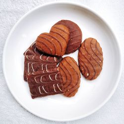 Directly above shot of chocolate cake in plate