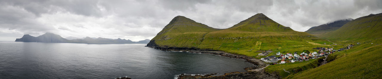 Panoramic view of lake and mountains against sky