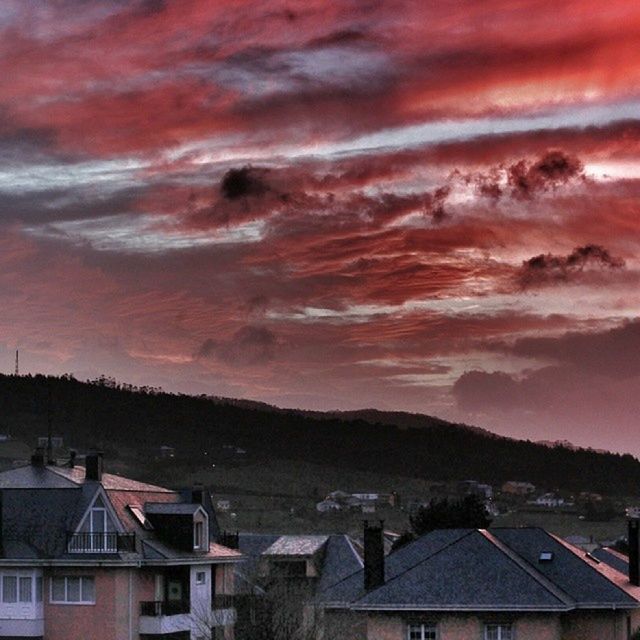 building exterior, architecture, built structure, sky, sunset, cloud - sky, house, cloudy, roof, residential structure, weather, orange color, residential building, scenics, dramatic sky, cloud, beauty in nature, overcast, nature, dusk