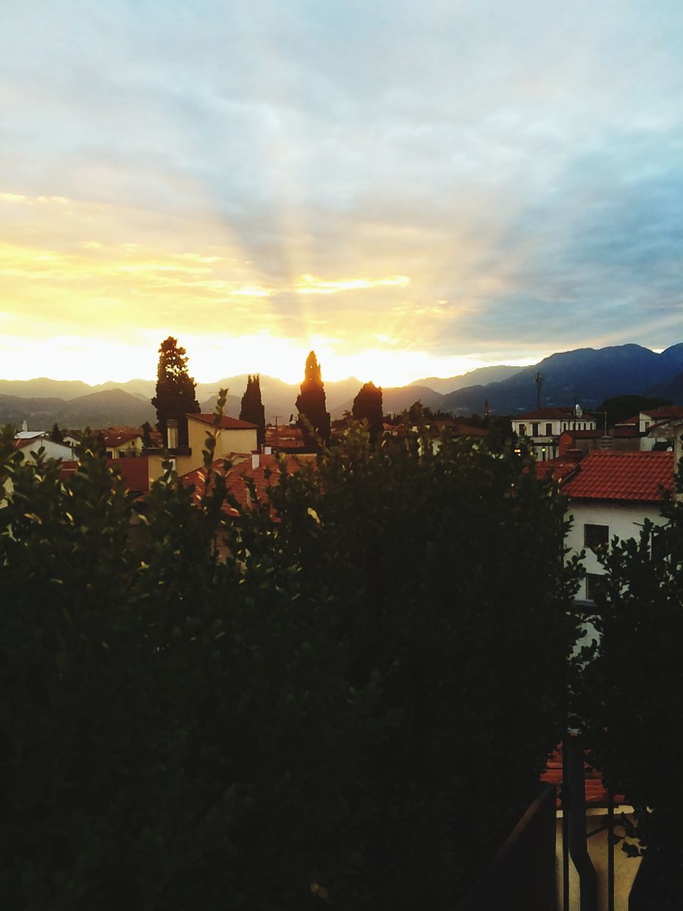 sunset, sky, built structure, architecture, building exterior, silhouette, tree, cloud - sky, beauty in nature, scenics, nature, house, tranquility, orange color, landscape, tranquil scene, mountain, cloud, outdoors, roof