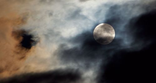 Scenic view of moon in sky