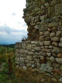 Stone wall against sky