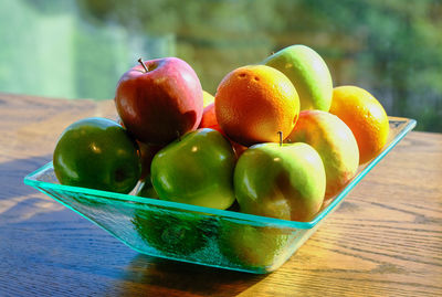 Close-up of apples in bowl