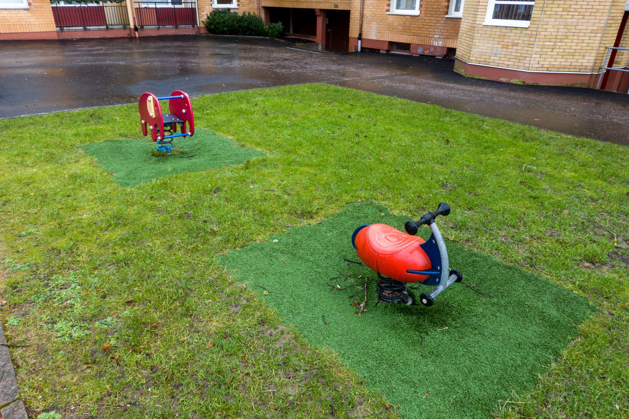 HIGH ANGLE VIEW OF MEN IN YARD