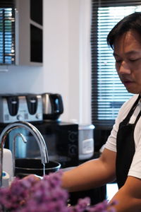 Man washing hands