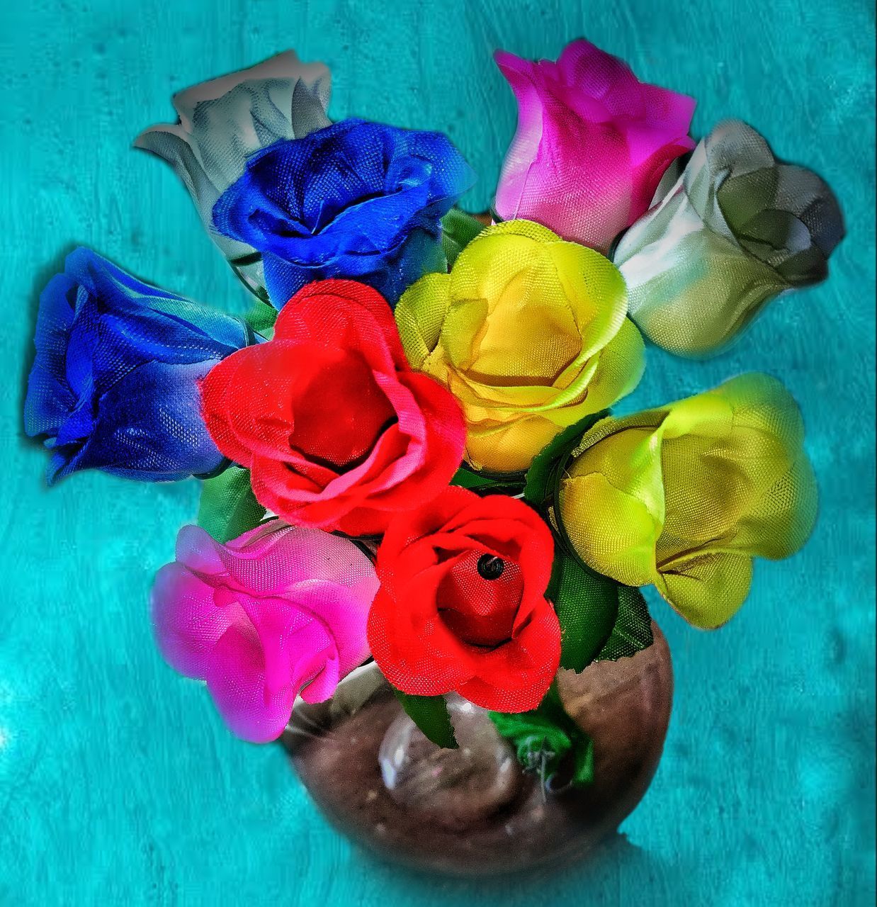 HIGH ANGLE VIEW OF ROSE BOUQUET ON BLUE WALL