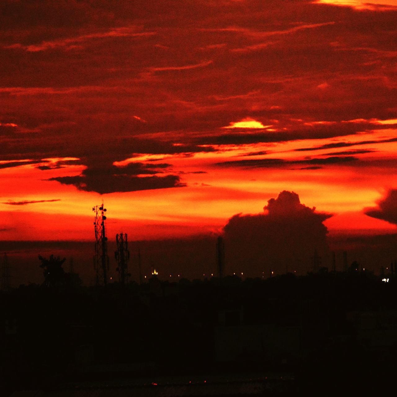 sunset, silhouette, orange color, sky, scenics, beauty in nature, dramatic sky, cloud - sky, tranquil scene, tranquility, tree, idyllic, nature, dark, romantic sky, landscape, moody sky, outdoors, cloud, dusk