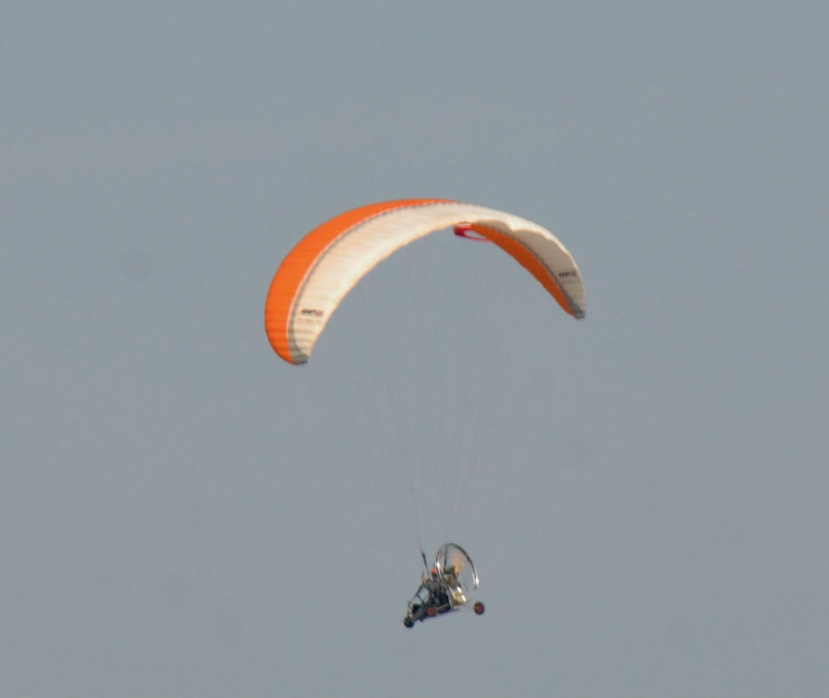 parachute, paragliding, adventure, flying, one person, extreme sports, freedom, gliding, unrecognizable person, exhilaration, leisure activity, lifestyles, sport, one man only, real people, men, low angle view, skydiving, day, outdoors, sky, people, adults only, adult