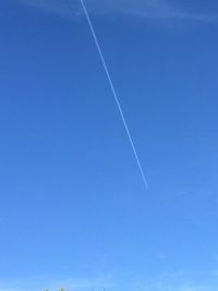 Vapor trail against clear blue sky