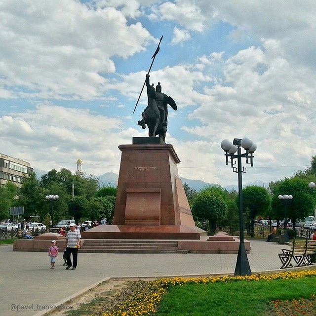 Памятник Райымбек Батыру