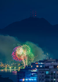 Images with new year's, réveillon, fireworks exploding in the sky in niterói, rio de janeiro, brazil