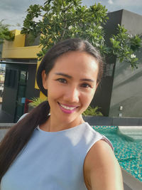 Portrait of a smiling young woman in swimming pool