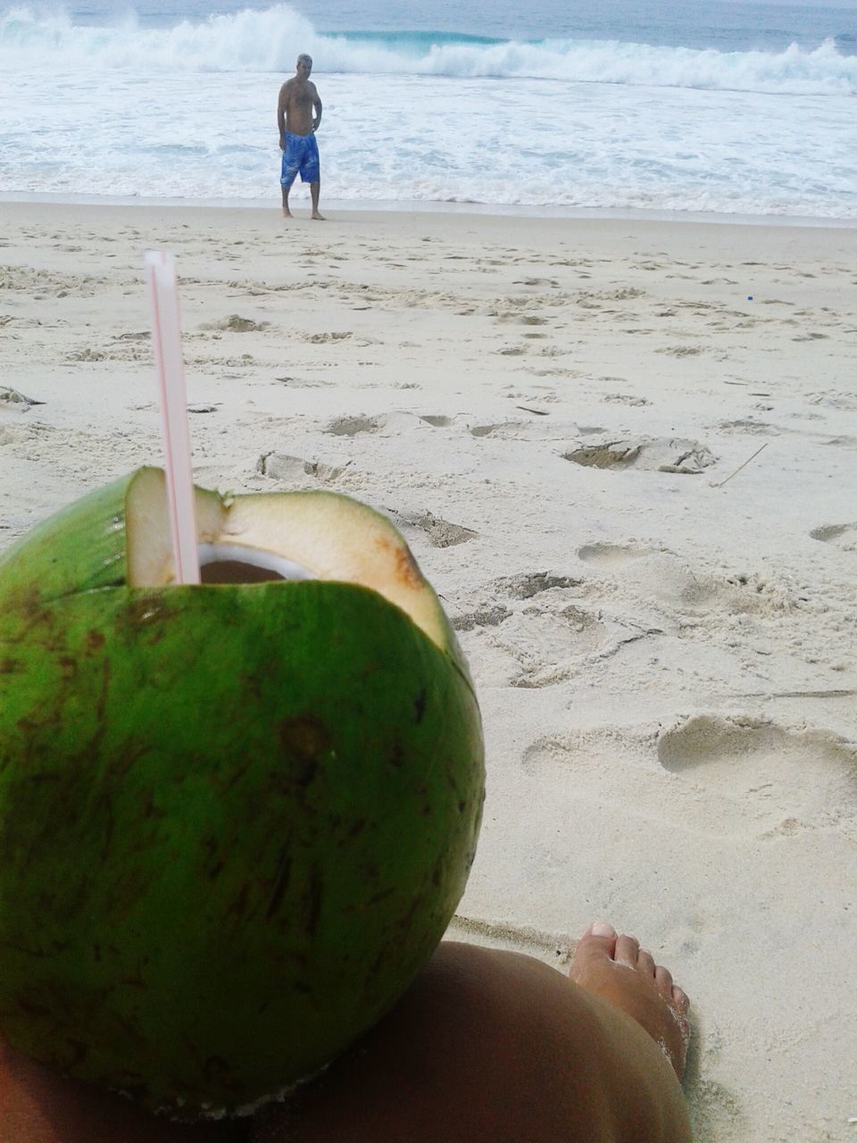 beach, sea, sand, water, shore, leisure activity, lifestyles, horizon over water, incidental people, vacations, day, men, nature, sunlight, outdoors, person, unrecognizable person, food and drink