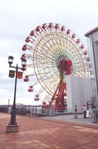 Ferris wheel in city