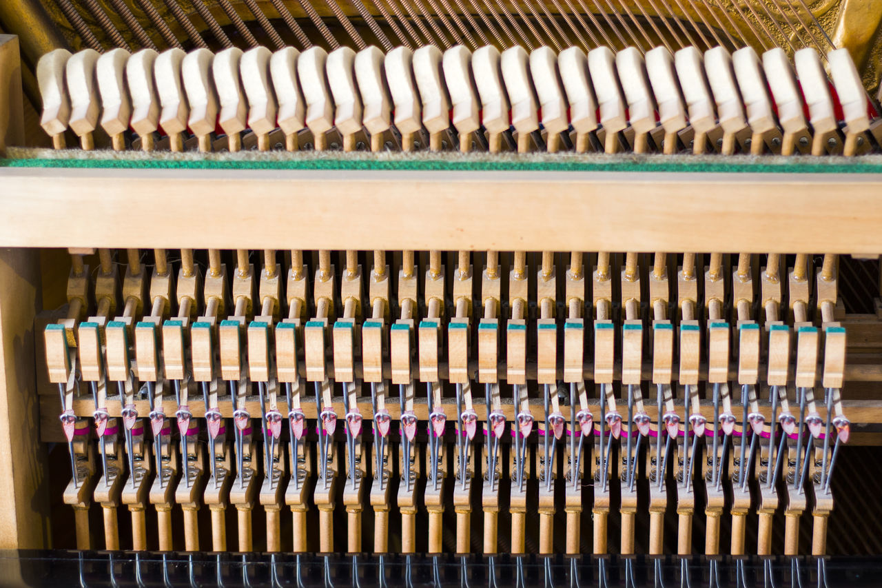 FULL FRAME SHOT OF PIANO