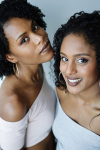 Portrait of two african women next to each other