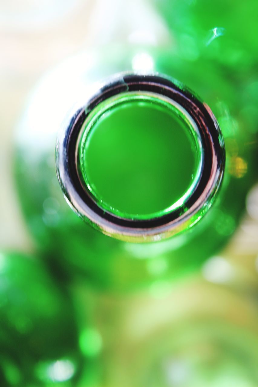 DIRECTLY ABOVE SHOT OF GLASS BOTTLE ON GREEN LEAF