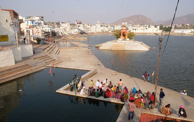 Temples, buildings and ghats at the holy pushkar lake, hindu pilgrimage site, india