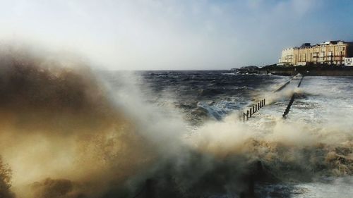 Waves splashing in sea