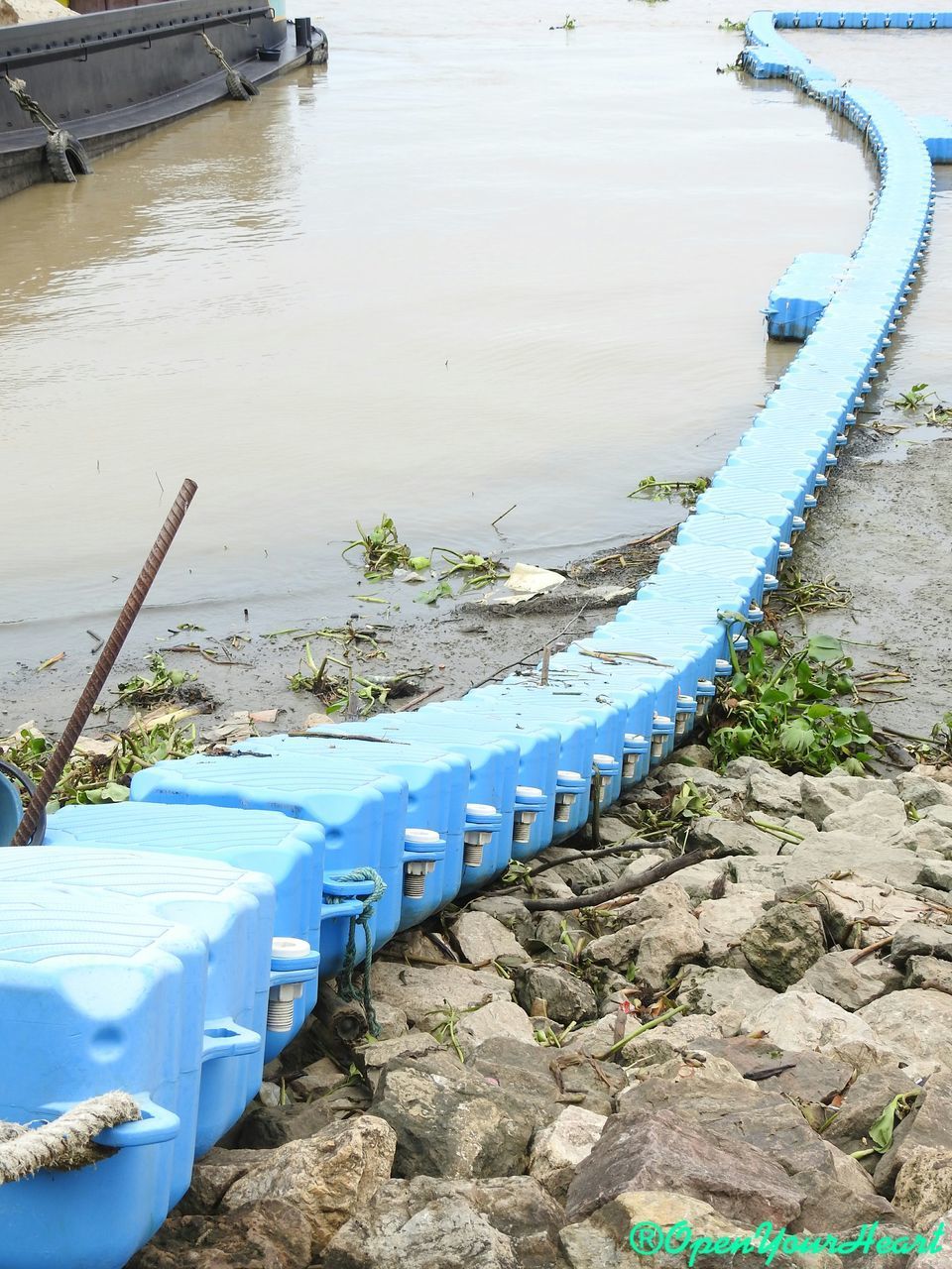 HIGH ANGLE VIEW OF BLUE WATER IN PARK