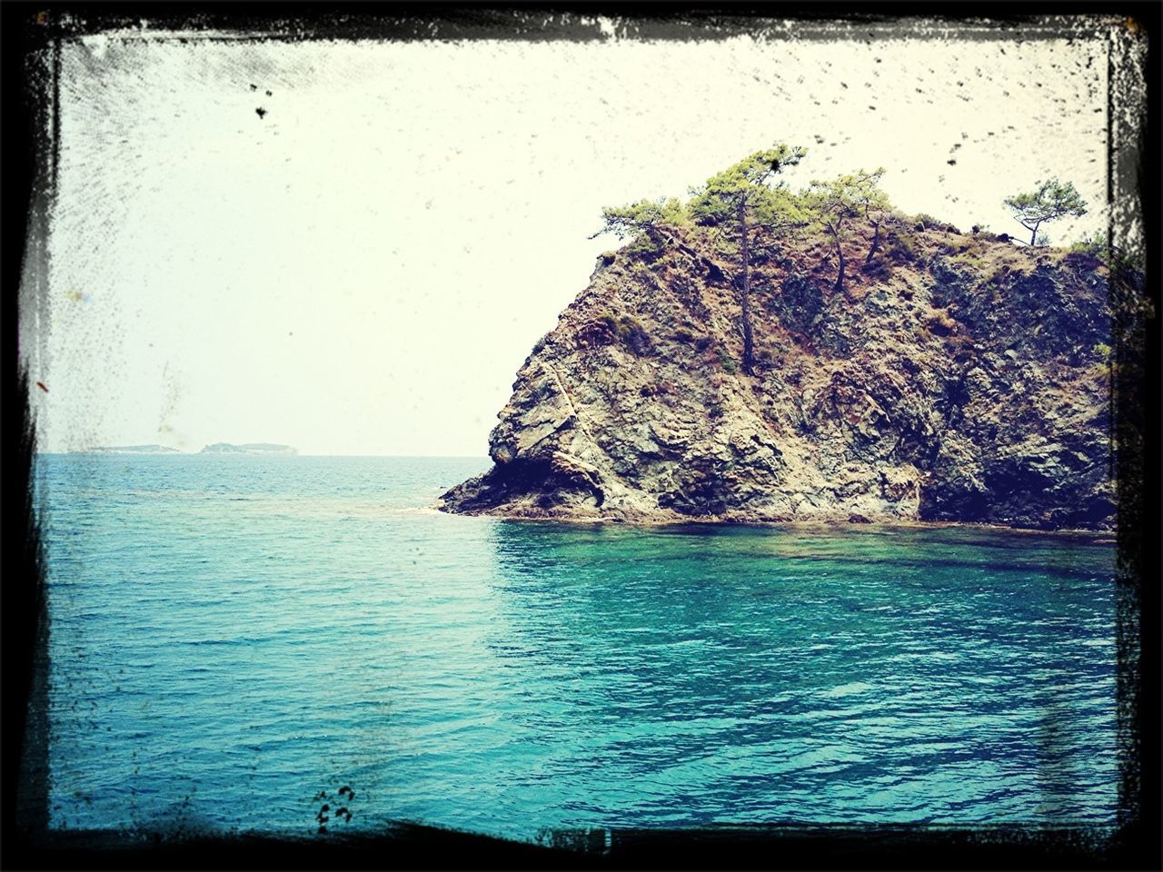 transfer print, sea, water, auto post production filter, horizon over water, tranquility, tranquil scene, scenics, nature, beauty in nature, waterfront, clear sky, rock formation, rock - object, cliff, rock, rippled, day, sky, idyllic