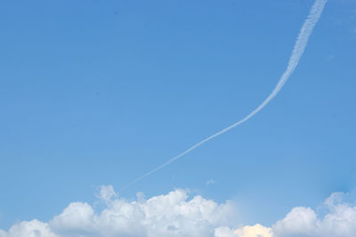Low angle view of vapor trail in sky